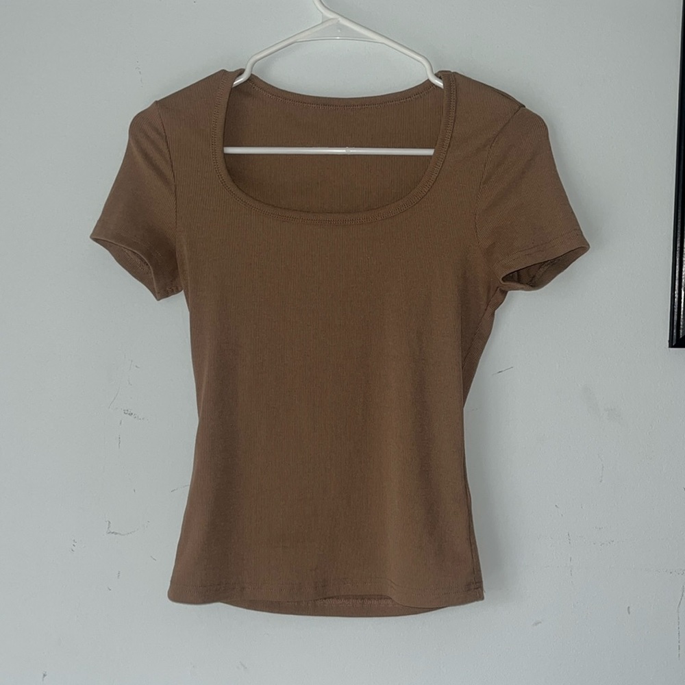 Brown short sleeve T-shirt